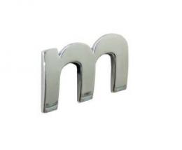 Znak písmeno malé "m" samolepící 3D PLASTIC chromovaný
