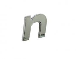 Znak písmeno malé "n" samolepící 3D PLASTIC chromovaný